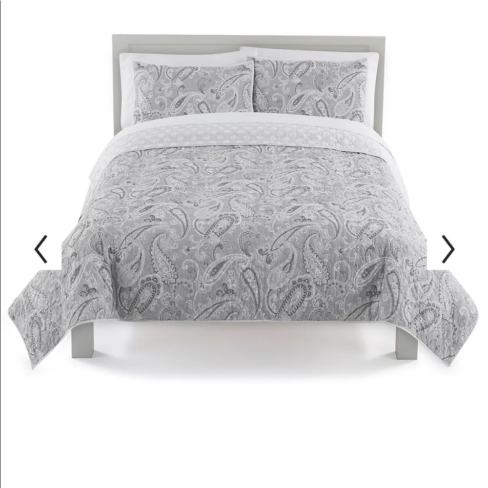 Reversible Floral Quilt (Full Size Bed)